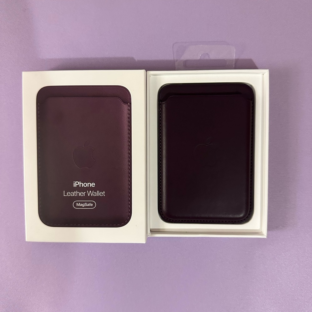 Apple MagSafe Wallet - Dark Cherry